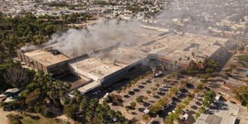 Ascienden a seis los muertos por el incendio en el centro comercial Las Palmas, en Sinaloa