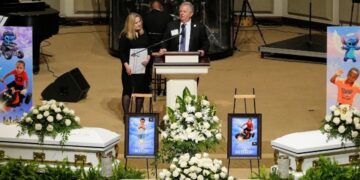 Homenajean en Louisiana a ocho niños asesinados en tiroteo masivo