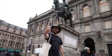Turistas en México gastaron en promedio 60 dólares menos en marzo: Inegi