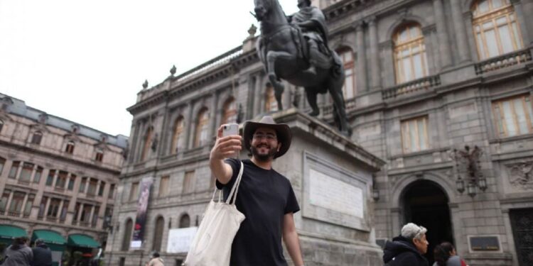 Turistas en México gastaron en promedio 60 dólares menos en marzo: Inegi