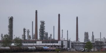 Cae casi un 34% la producción petrolera de la OPEP durante el segundo mes del conflicto en Irán