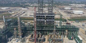 Pemex confirma fallecimiento de uno de los seis trabajadores lesionados por la explosión en refinería de Salina Cruz