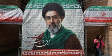Mojtaba Jamenei, líder supremo de Irán, prohíbe enviar su uranio al extranjero, reporta Reuters