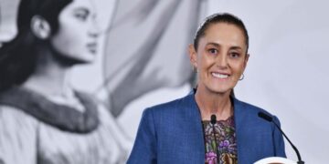 “Su opinión pesa”: Sheinbaum respalda critica de Slim de calificar como “irracional” la degradación de Moody’s