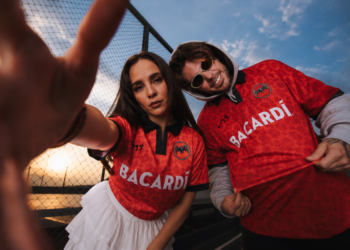 Bacardí y LUST unen fuerzas en México con una colección exclusiva inspirada en la cultura urbana