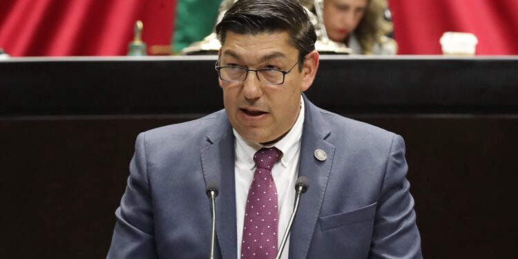 Proponen conceder a personas trabajadoras permisos, hasta por dos días al año, con goce de salario para trámites oficiales