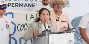 Respalda Beatriz Andrea Navarro lucha del colectivo “Batalla por la Playa”, en Bahía de Banderas, Nayarit