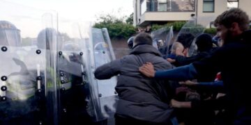 Acusan en Reino Unido a seis personas de desórdenes violentos durante protesta por el asesinato de un estudiante