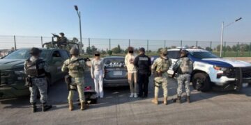 Aseguran más de un millón de pesos en efectivo a dos personas que circulaban en carretera de Guanajuato