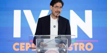 Iván Cepeda reconoce su derrota y el triunfo de la derecha con Abelardo de la Espriella en Colombia
