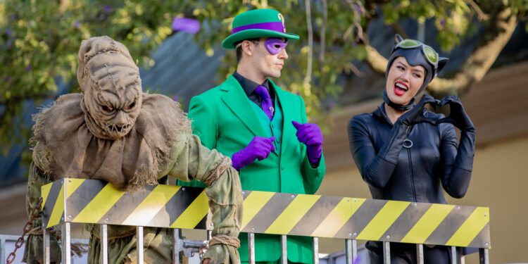Six Flags México convierte el verano en un universo de superhéroes y villanos