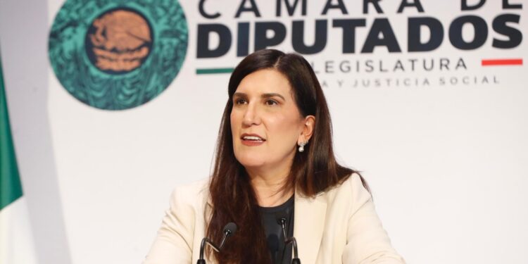 Kenia López llama a defender la libertad de expresión participando en consulta sobre audiencias