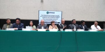 Resaltan en foro necesidad de impulsar propuestas para atender desafíos de la juventud