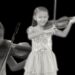Muere Romina Rivera, niña prodigio del violín que llegó a tocar en el Vaticano