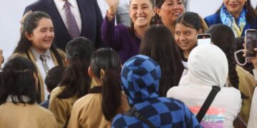 Sheinbaum encabeza inicio del ciclo escolar 2026-2027; regresan a clases 28 millones de estudiantes