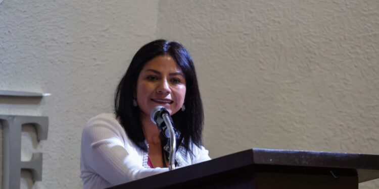 Valeria Cruz representa al gremio de Trabajadores sociales para profesionalizarse