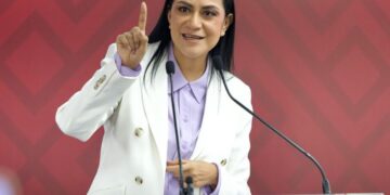 Busca Morena suspender derechos de Nay Salvatori y Grace Palomares por burlas a adultos mayores