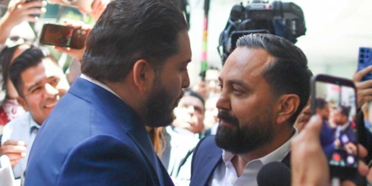 Protagonizan Arturo Ávila y Carlos Gutiérrez Mancilla un enfrentamiento en el Senado
