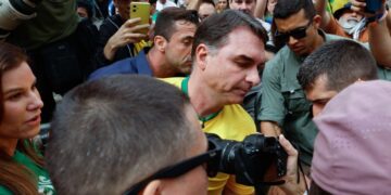 Flávio Bolsonaro promete tratar a los narcotraficantes como «terroristas» en su inicio de campaña electoral