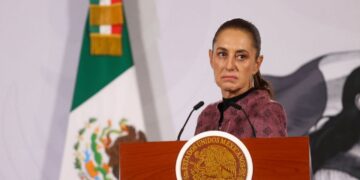 “Vemos las redes sociales y pensamos que esa es la realidad”, se queja Sheinbaum de la difusión de noticias falsas con IA y bots