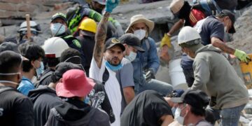 México envía primeras 19.5 toneladas de ayuda humanitaria a Colombia tras terremoto