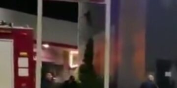 Atropella unidad de bomberos a un adulto mayor y lo mata en gasolinera de Chimalcoyoc, Tlalpan