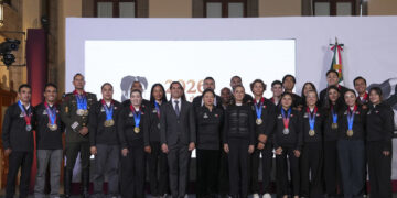 Premio al esfuerzo: Sheinbaum anuncia aumento de becas tras resultados históricos en Santo Domingo 2026