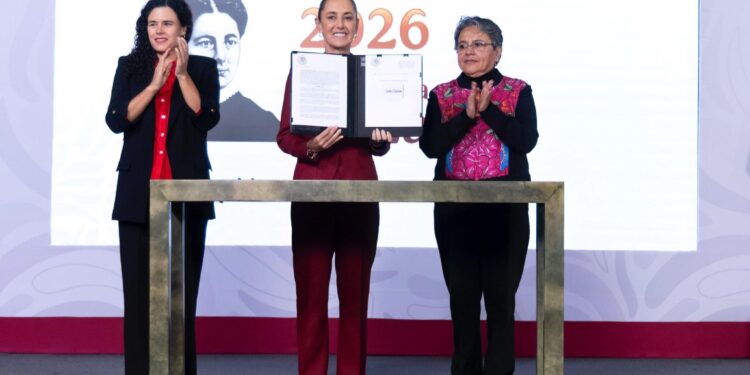 Sheinbaum firma decreto para fortalecer transparencia en el gobierno