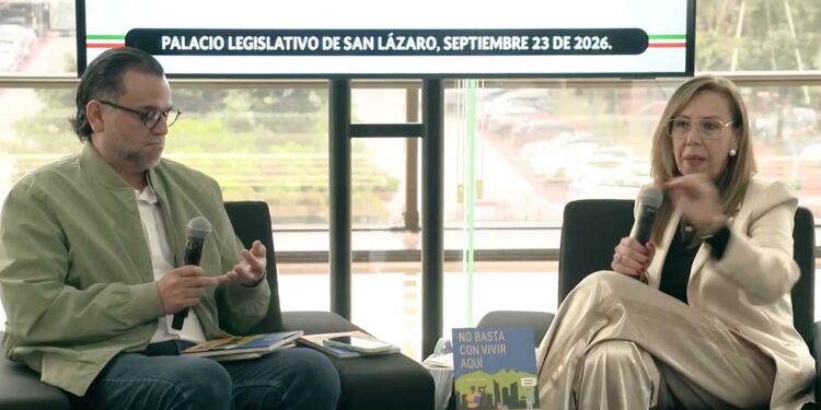 Presenta Ruth Maricela Silva el libro “No basta con vivir aquí. Guía de civismo práctico para transitar de habitante a ciudadano”, de Juan Manuel Ramos