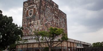 Sheinbaum pide a la UNAM ampliar espacios para estudiantes
