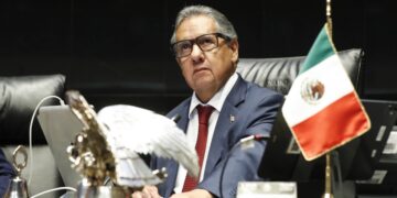 Higinio Martínez solicita que se presente dictamen sobre prohibición de celulares en educación básica