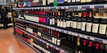 Especialistas piden elevar el IEPS al alcohol para mejorar recaudación y salud