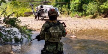 Decomisan más de 7.8 toneladas y 25 mil litros de precursores de drogas tras el desmantelamiento de tres laboratorios clandestinos en Guerrero