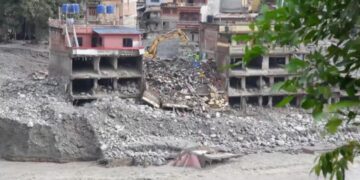 Nepal declara un día de luto tras la riada que dejó al menos mil 380 personas fallecidas y 5 mil 500 desaparecidas