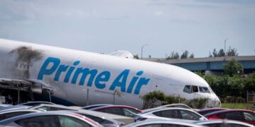 Presentan demanda contra Amazon por accidente de avión de carga que dejó cinco fallecidos