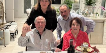 Hallan los cuerpos de cuatro miembros de una familia que desapareció durante vuelo en las Bahamas