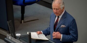 El rey de Inglaterra se reunirá con ejecutivos de empresas de IA tras advertencias sobre ralentizar su desarrollo