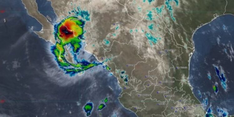 «Polo» pierde fuerza tras tocar tierra: se dirige a Sonora como huracán categoría 1