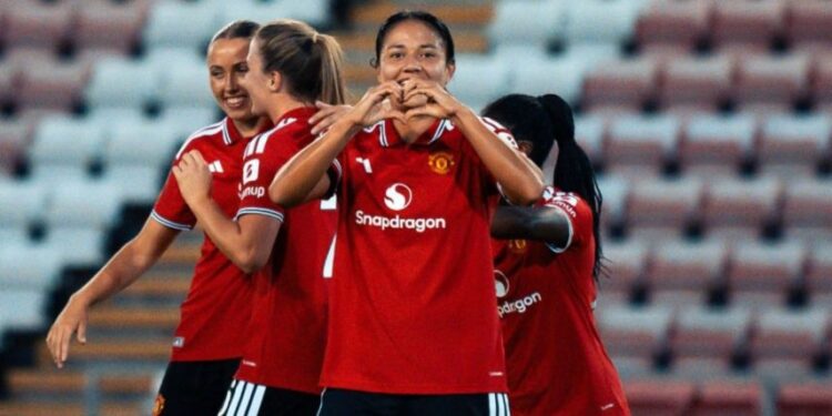 Rebeca Bernal firma doblete con el Manchester United en la Women’s League Cup