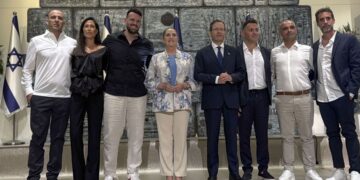 Israel galardona como ‘héroes’ a los 6 pasajeros que evitaron catástrofe en el vuelo Flydubai