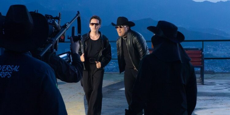 Morenito de Fuego y Kinky presentan video grabado en el mural del Cerro de la Silla