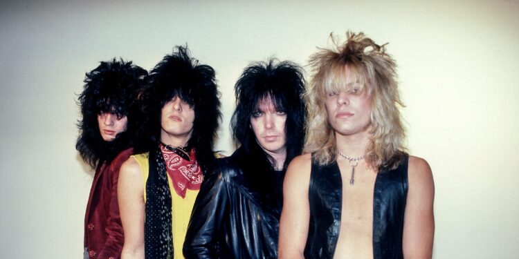 Mötley Crüe celebra 45 años de su debut con una edición de lujo de Too Fast For Love