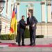Canciller alemán visita Kyiv y acuerda con Zelenski paquete de ayuda de más de mil 400 millones de dólares