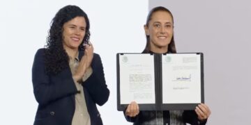 Sheinbaum firma decreto que prohíbe la doble nacionalidad tras respaldo de congresos locales; aplicará a partir de 2028