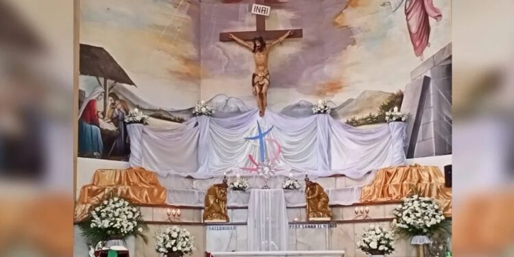 Muere sacerdote en Ecuador tras caerle una cruz encima que le golpeó la cabeza durante misa
