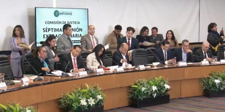 ‘Ley Antimemes’: aprueban en comisión reforma contra uso indebido de logotipos oficiales
