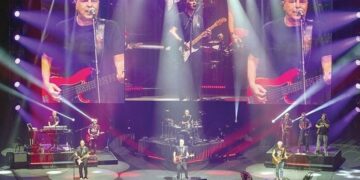 Hombres G detiene el tiempo en el Auditorio Nacional y devuelve a sus fans a los mejores años de su vida