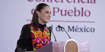 Sheinbaum defiende apoyos fiscales al autotransporte y limita beneficio por peaje a empresas con ingresos de hasta 250 mdp