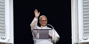 Papa León XIV reaparece en la misa dominical tras cirugía pulmonar